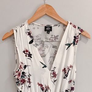 SALE🌻 Floral Surplice Top 🥀 (was $12)